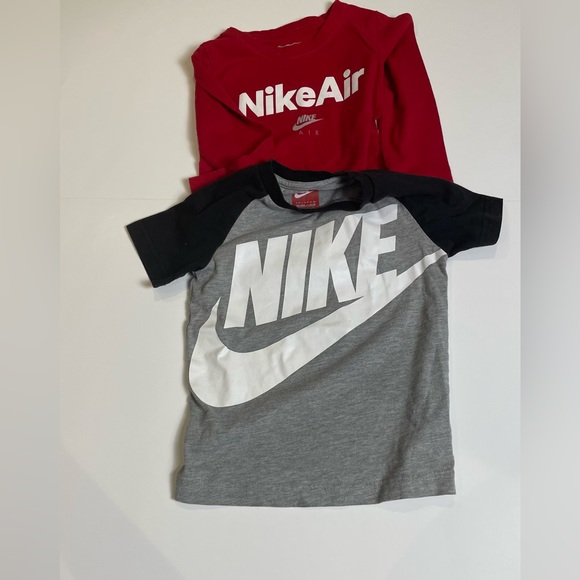 2 boys Nike tee shirts - Picture 1 of 5